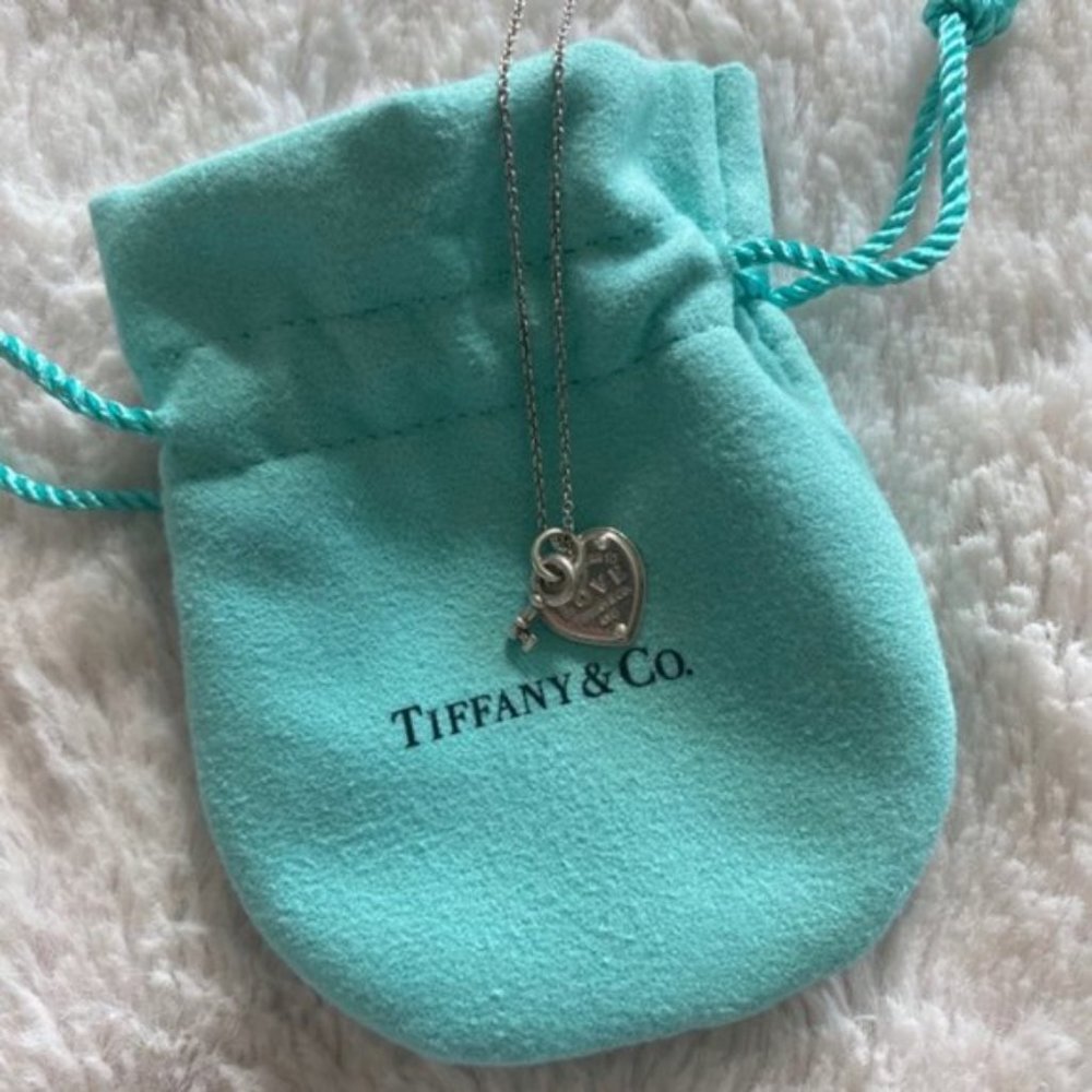 Return to Tiffany Love Heart Tag Key Pendant - Picture 4 of 4